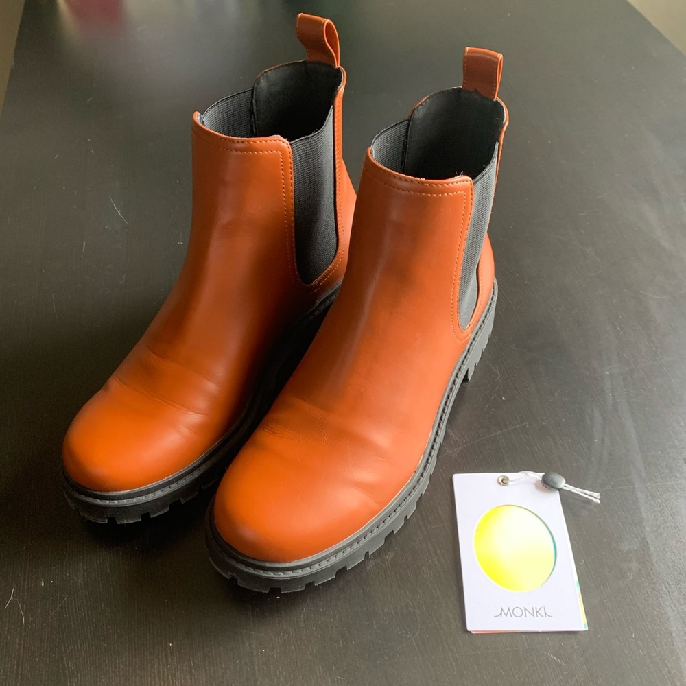 ASOS Chelsea Boots. NWT